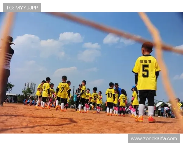 通过凯发足球官网轻松参与各种足球竞猜活动赢取丰厚的奖金奖励 通过凯发足球官网轻松参与各种足球竞猜活动赢取丰厚的奖金奖励